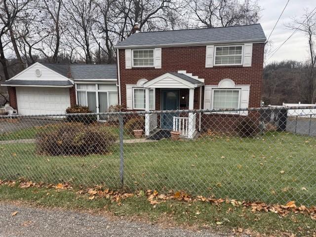 view of front facade featuring a front lawn and a garage