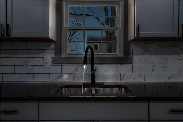 kitchen with backsplash and sink