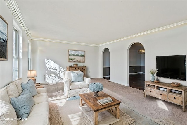 living room featuring an inviting chandelier, carpet flooring, and crown molding