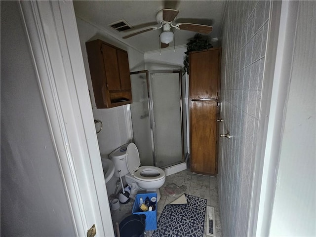 bathroom with tile patterned floors, ceiling fan, a shower with shower door, and toilet