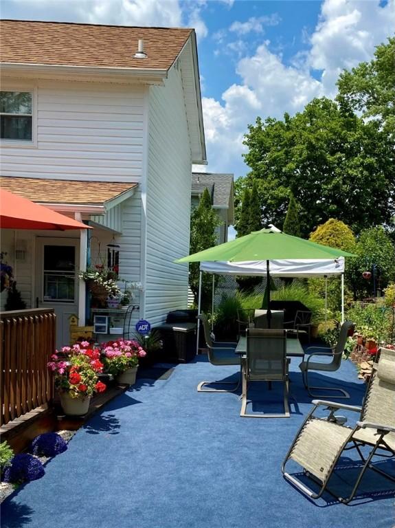 view of patio / terrace with outdoor dining space