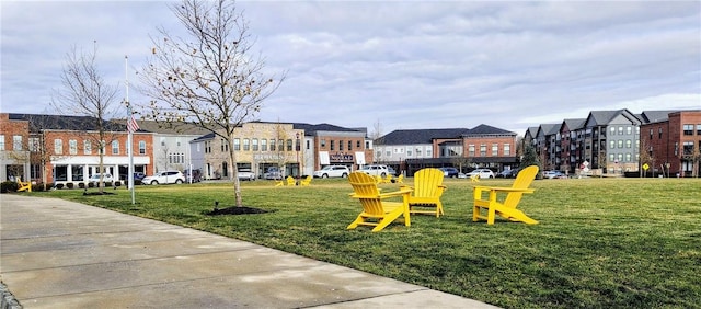 view of property's community featuring a lawn