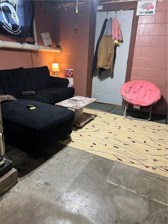 living room featuring concrete flooring