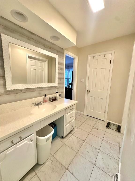 bathroom featuring vanity