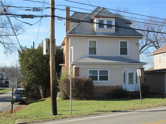 view of front property featuring a front lawn