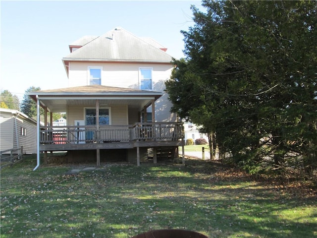 view of front of home featuring a front lawn