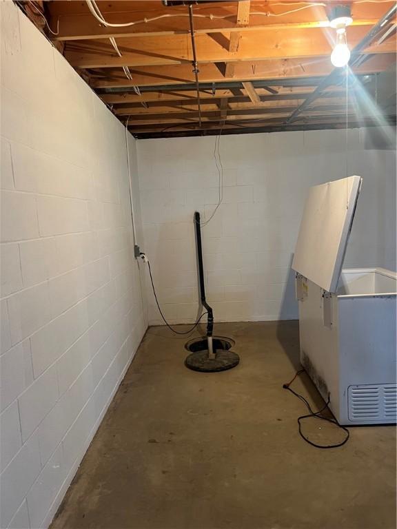unfinished below grade area featuring concrete block wall