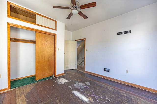 unfurnished bedroom featuring dark hardwood / wood-style flooring, a closet, and ceiling fan