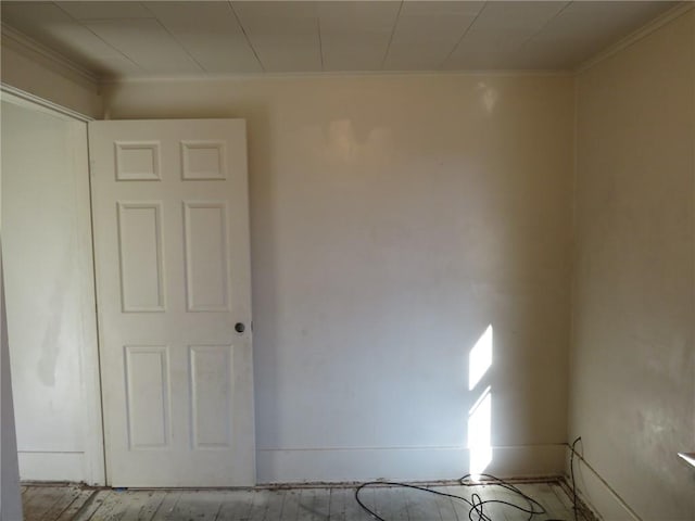 empty room with ornamental molding