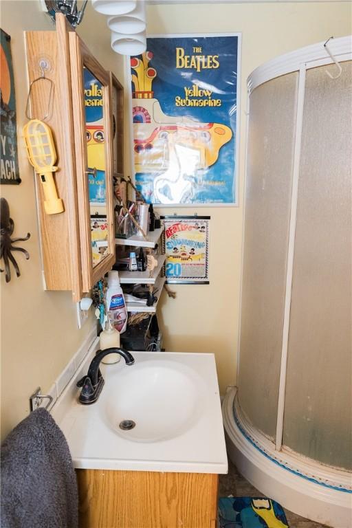 115 Ross St, Confluence Boro, PA 15424 - full bath featuring a stall shower and vanity