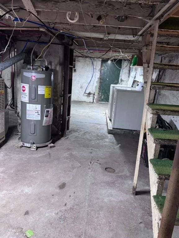 basement with washer / dryer and water heater