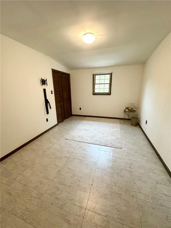 unfurnished room featuring vaulted ceiling