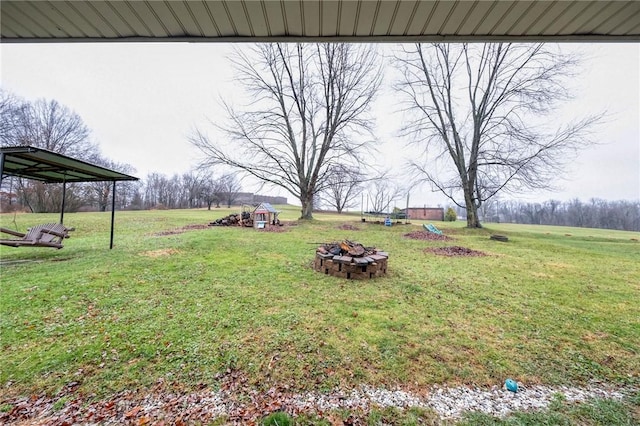 view of yard featuring an outdoor fire pit