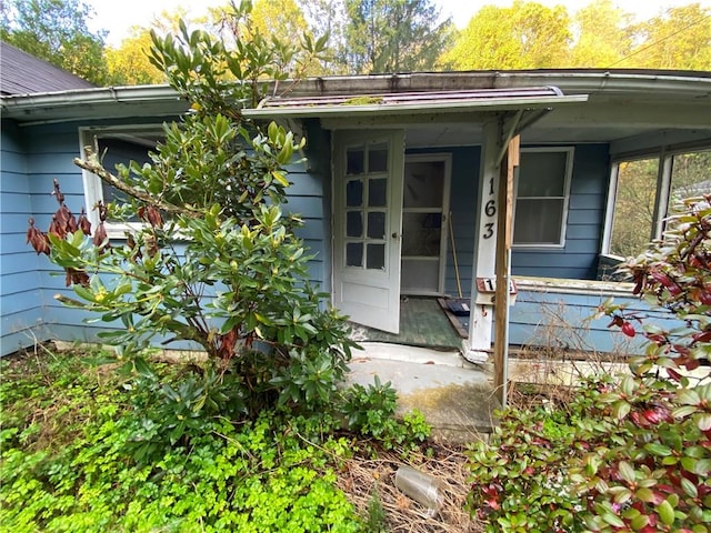 doorway to property featuring covered porch