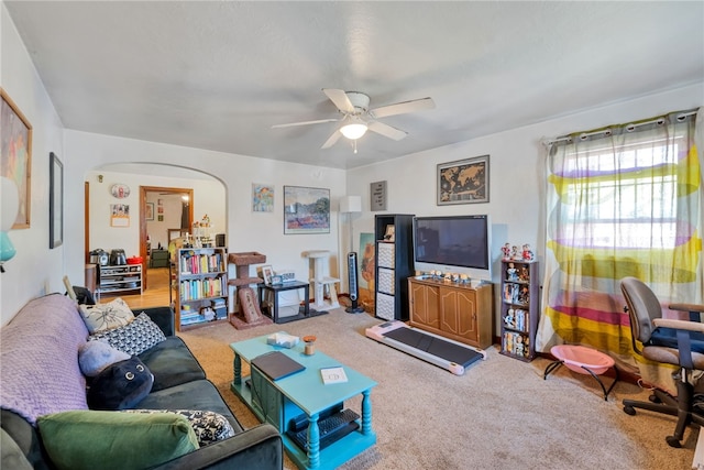 carpeted living room featuring ceiling fan