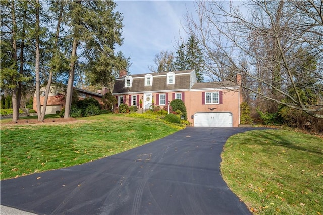 view of front facade featuring a garage and a front yard