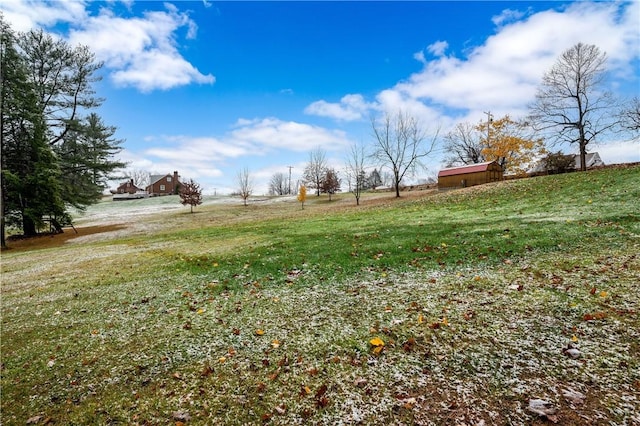 view of yard with a rural view