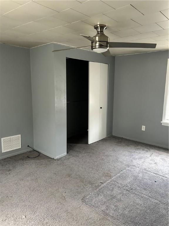 spare room with carpet flooring and ceiling fan