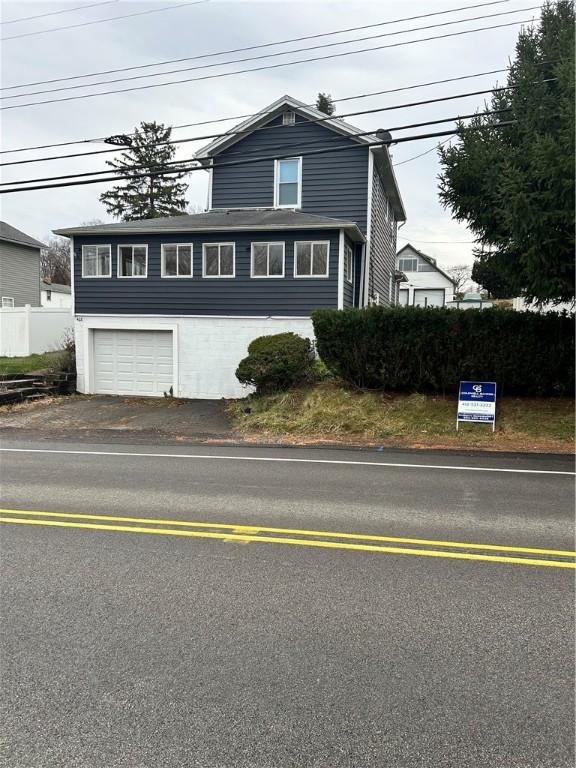 view of front of home featuring a garage