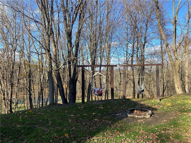 view of yard featuring a fire pit