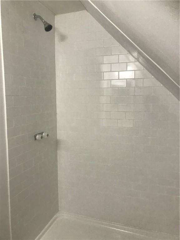 bathroom with a tile shower