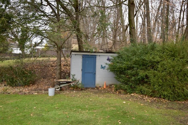 view of outdoor structure with a lawn