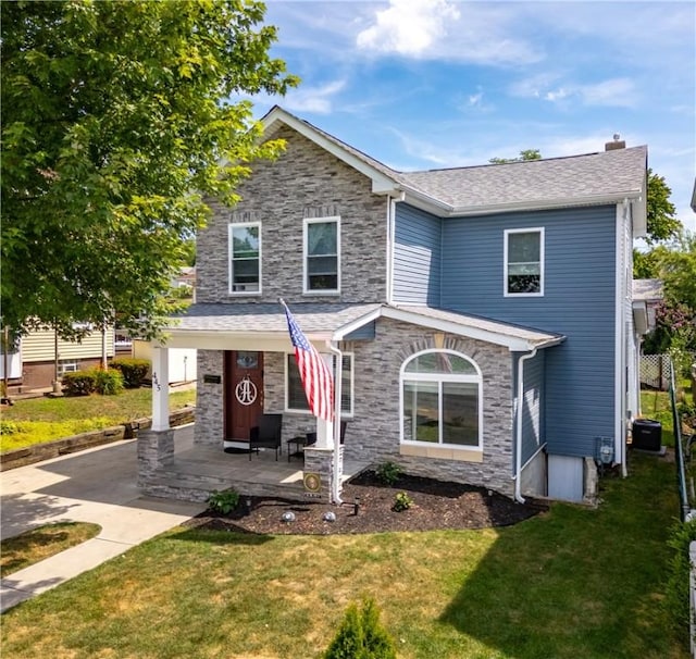 view of front of house featuring a front lawn