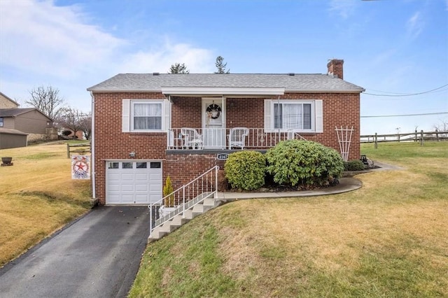 view of front facade featuring a front yard and a garage