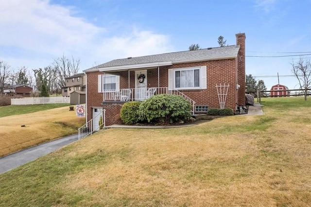 view of front of house featuring a front yard