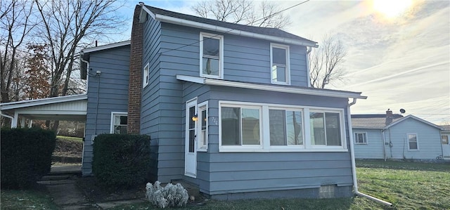 view of front of home with a front yard