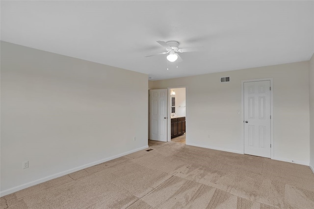 carpeted empty room featuring ceiling fan