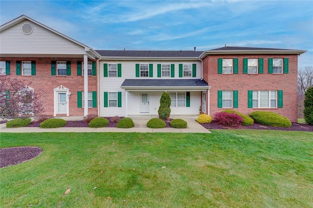 view of front of house featuring a front yard