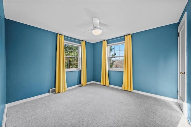 carpeted empty room featuring ceiling fan