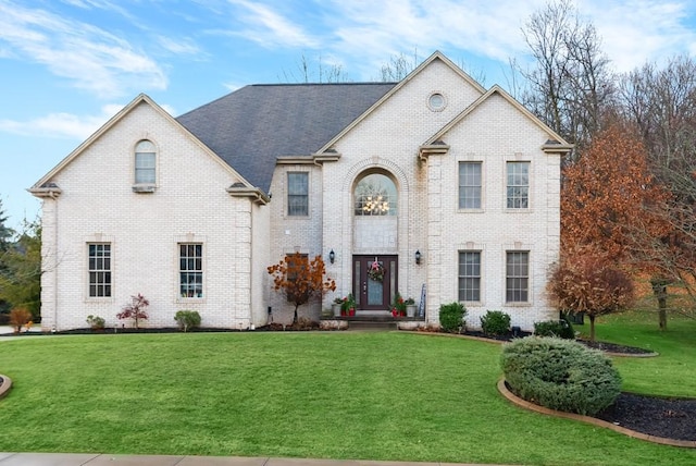 view of front of house with a front lawn