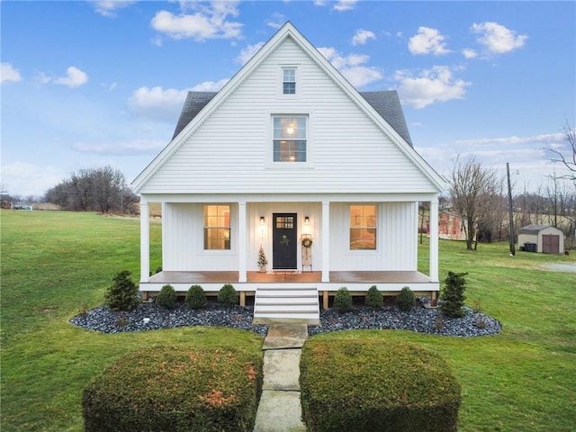 view of front facade featuring a porch and a front lawn