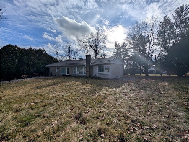 view of front of house with a front lawn