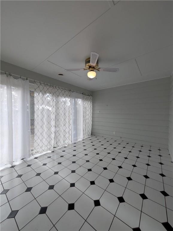 unfurnished room with ceiling fan