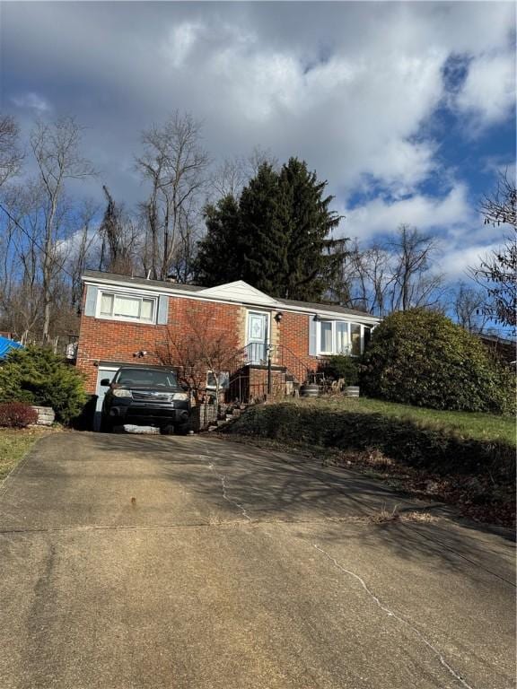 view of front of property featuring a garage