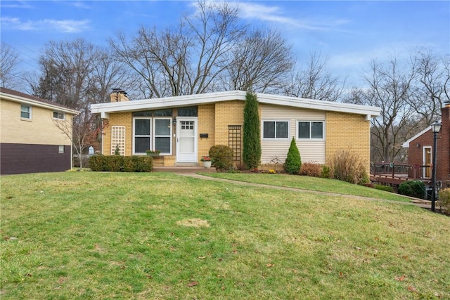 single story home featuring a front lawn