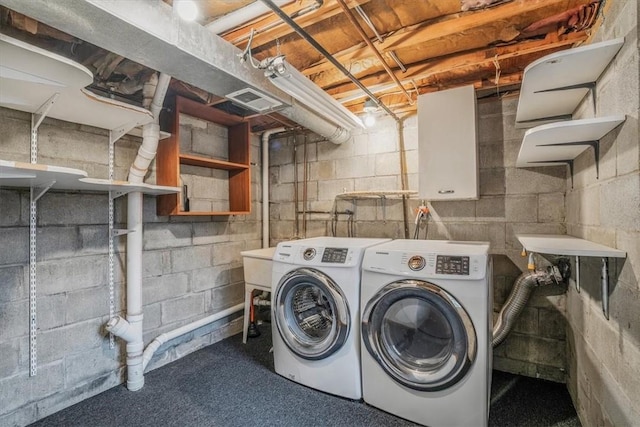 laundry room with washing machine and dryer