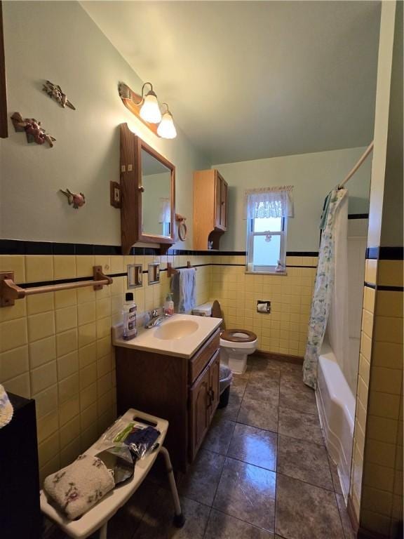 full bathroom featuring vanity, tile patterned flooring, toilet, tile walls, and shower / tub combo with curtain