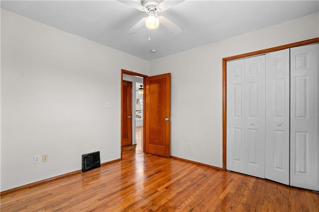 unfurnished bedroom featuring light wood-type flooring, a closet, and ceiling fan