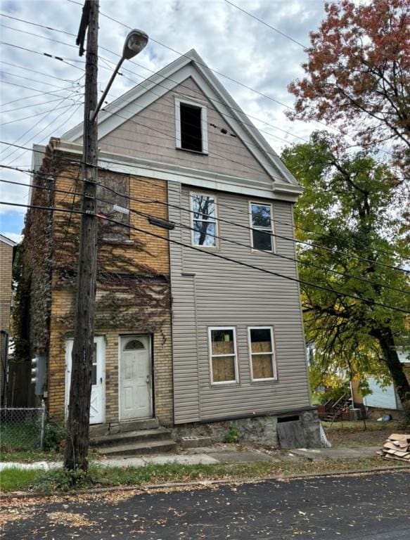 view of front of home