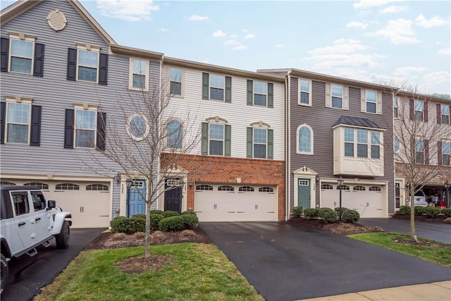 townhome / multi-family property featuring a garage