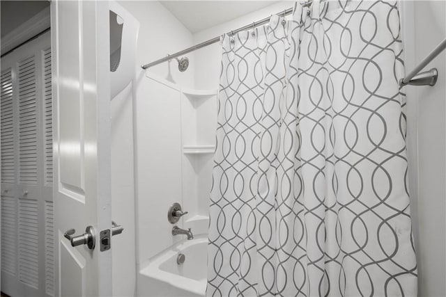 bathroom with shower / tub combo with curtain