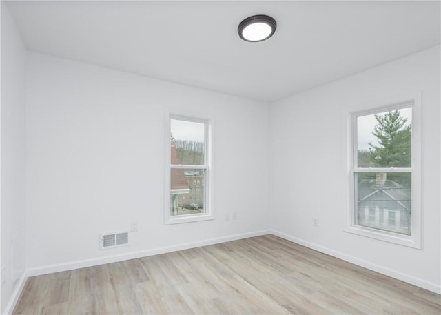 520 Washington St, Bentleyville, PA 15314 - empty room with light wood-style flooring and baseboards