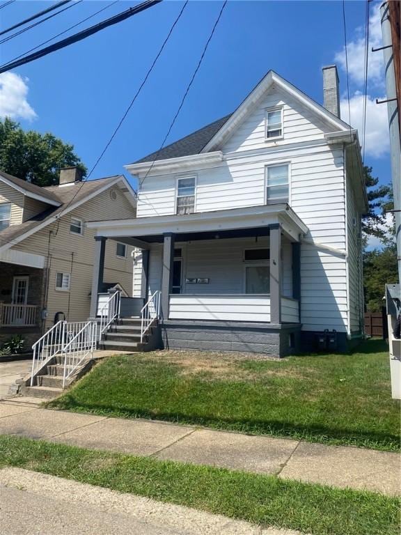 view of front of property featuring a front lawn and covered porch