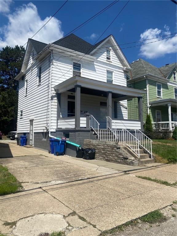 view of front of house featuring covered porch