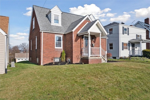 view of front of house featuring a front yard