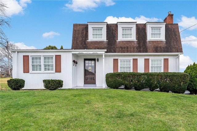 view of front of home featuring a front yard